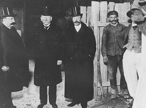 1905-Horace Porter (center), American Ambassador to France